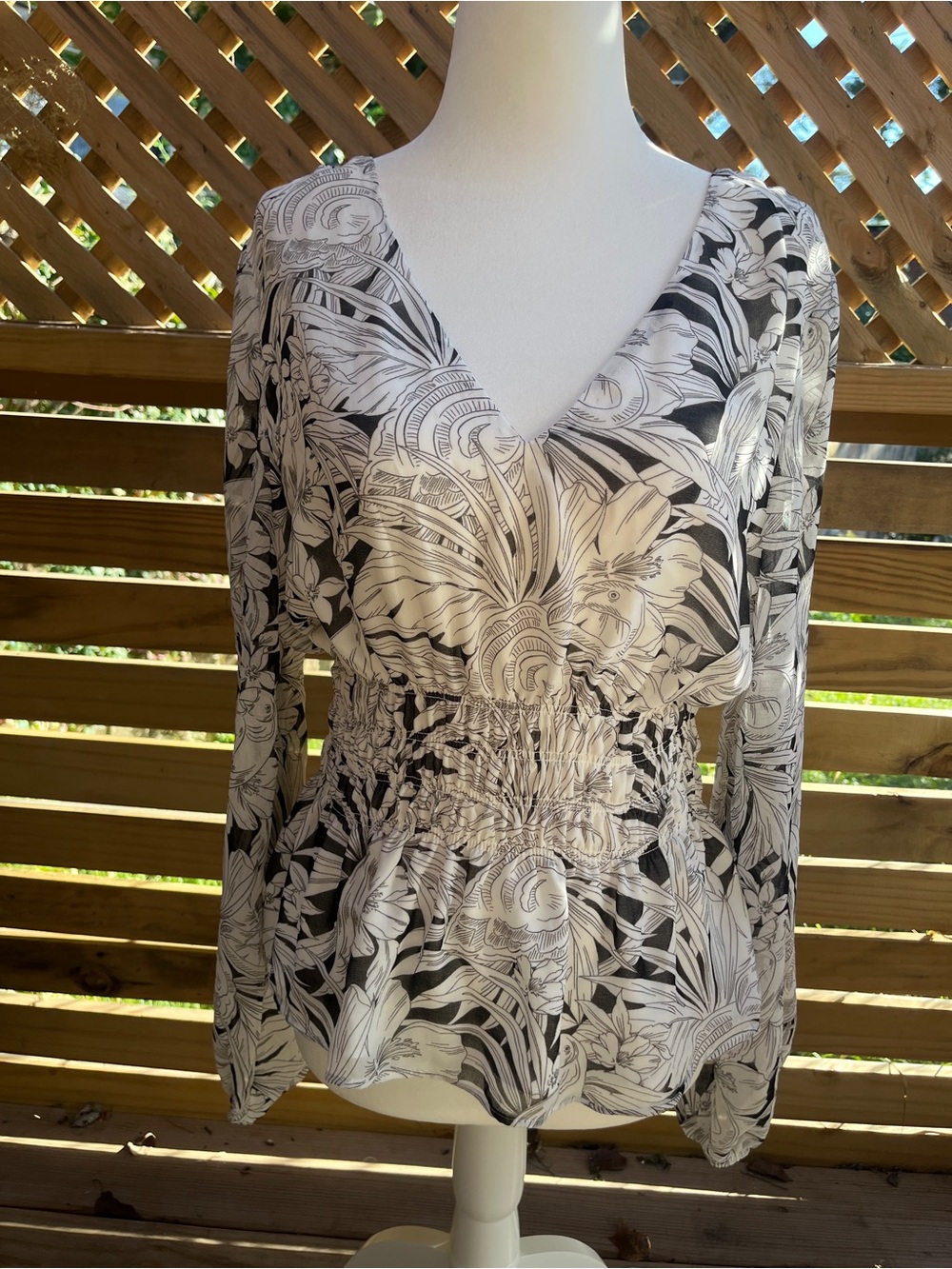 White House Black Market Black & White V-Neck Floral Smock Top